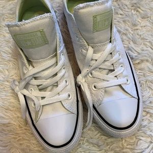 NEW White Converse Sneakers Women’sPadded Tongue.